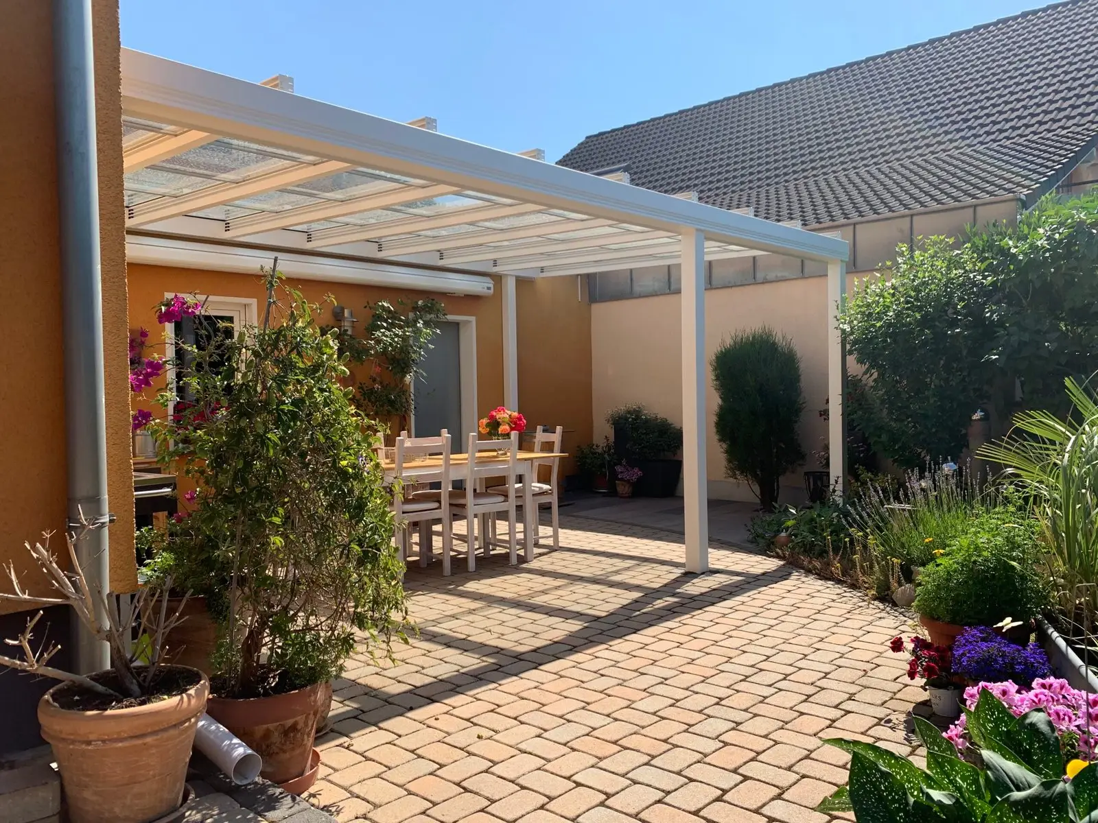 Ecoline Terrassenüberdachung mit Polycarbonat-Eindeckung